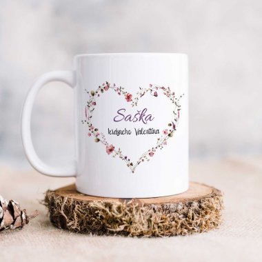 Valentínsky hrnček s menom – srdiečko z kvietkov