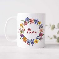 Darčekový hrnček pre mamu – kvety okolo nápisu Mama